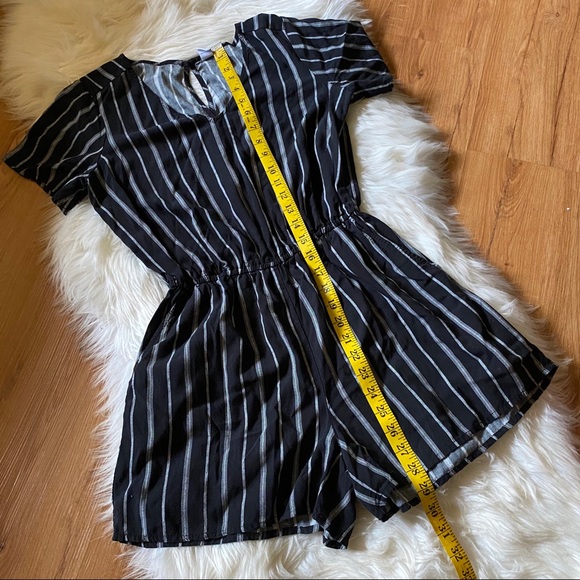 ❌SOLD❌ OLD NAVY BLACK STRIPE ROMPER - Picture 8 of 8